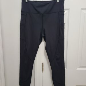 Black pocket LNT leggings